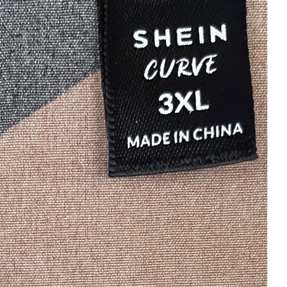 Shein Curve Women’s Multicolored Geo Print Short Sleeve Blouse Size 3X - Picture 3 of 6